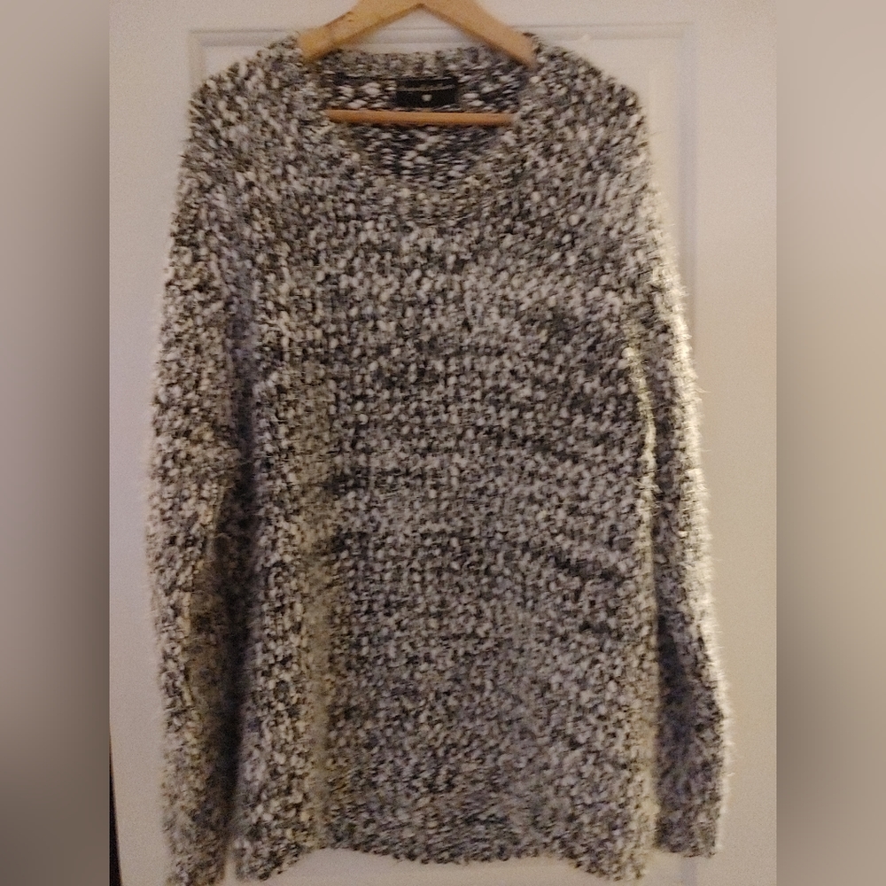 # 24- Originals Knitwear Black & White Popcorn Fuzzy Pullover Cozy Sweater!